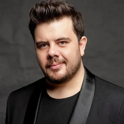 Eser Yenenler profile