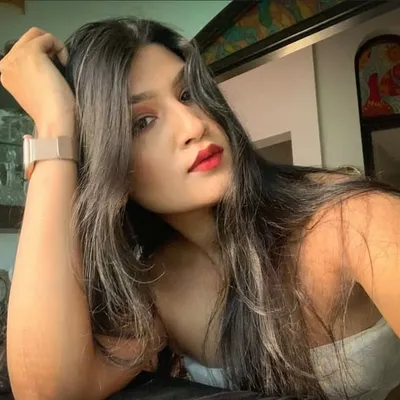 Esha Shirodkar 🤳 profile