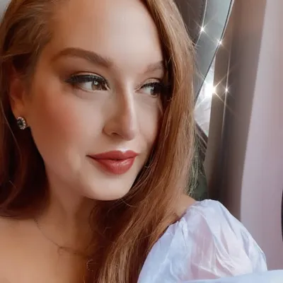 Esther Vallins | Travel, Entertainment, Food, Adventures ๐ profile