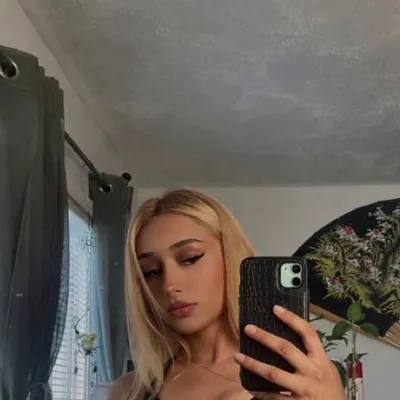 Liz ๐ธ profile