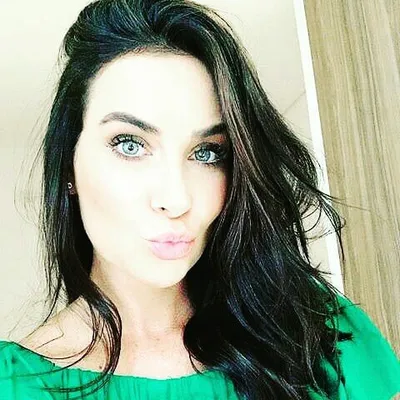 LARISSA ERTHAL profile