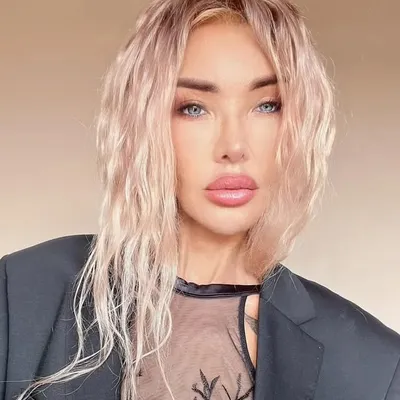 EVA MINGE profile