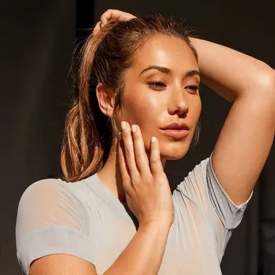 Eva Lovia profile