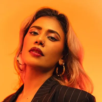 Evie Feroza profile
