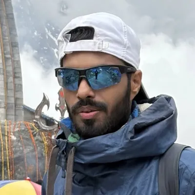 kailashi Yash Bajpai | explorewithkailashi | travel profile