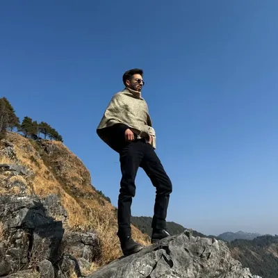 Adv Tejasvi Thakur profile
