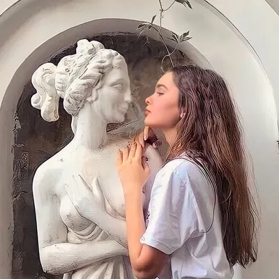 in labyrinth; profile