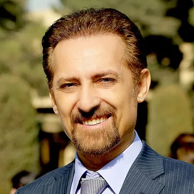 Farhad Darya profile