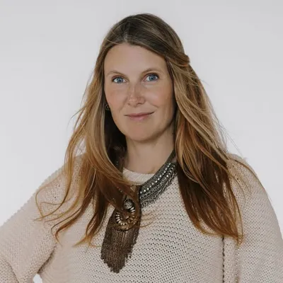Farina Deutschmann • Photographer, Author & Business Mentor profile