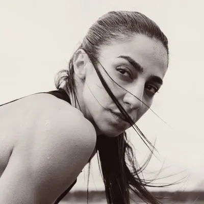 Farinaz Lari profile