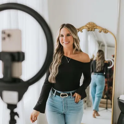 Hilary Clayton | Mid-Size Mom Style profile