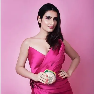 Fatima sana shaikh profile