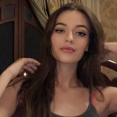Félicité Tomlinson profile