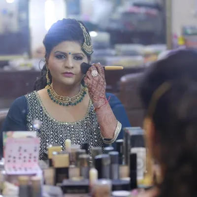 Femina Makeovers profile