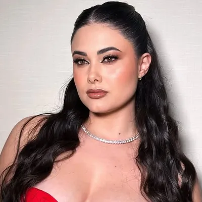 Bia Siqueira | beleza e cabelo profile