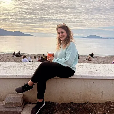 Ayşegül Simge profile