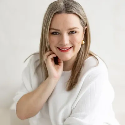 Cécile Sauer | Content Creator & Curvy Inspiration profile