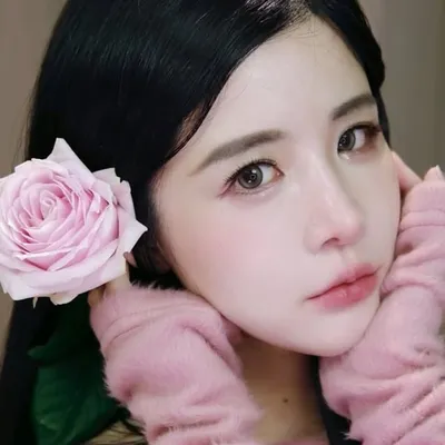 李雨絃 Flora profile