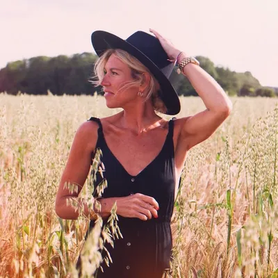 Hollie Flower Evans profile