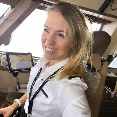 Eva - Boeing 747 Pilot profile