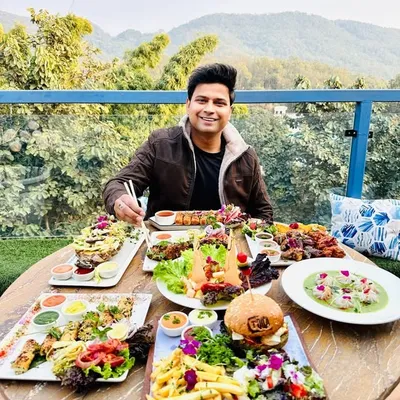 Abhishek Gaur | foodifly | Food & Restaurant review vlogger profile
