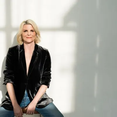 Jennifer Robertson profile