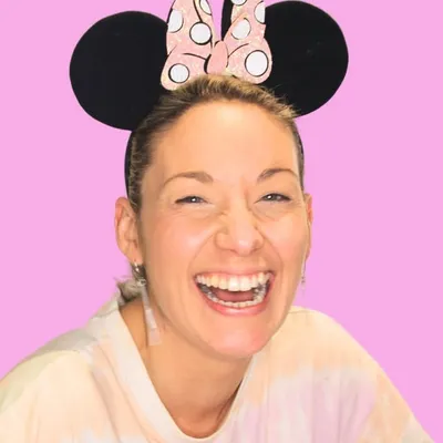 Elle Neurospicy Graphic Designer profile