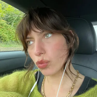 FYI ROBYN | DJ & Movement Practitioner profile