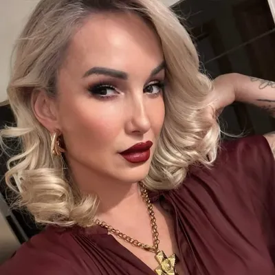 Gabriela Queenie profile