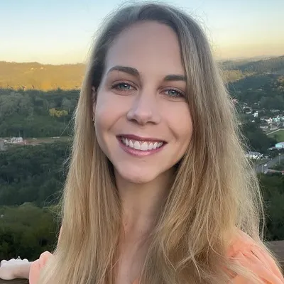 Gabi M | Economista profile