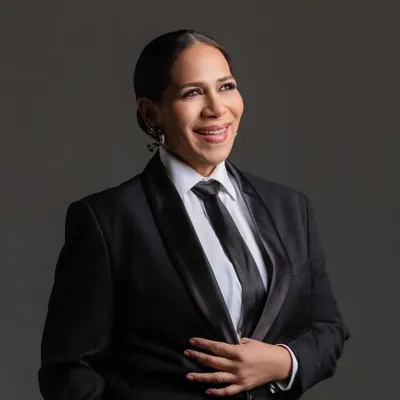 GABY BRACHO | MAKEUP ARTIST profile