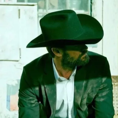 Garret Dillahunt profile