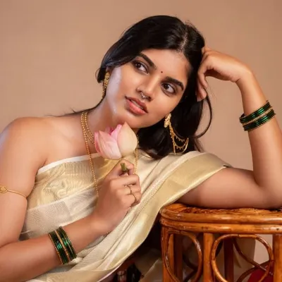 Gayathri Ramanaa☀️ profile