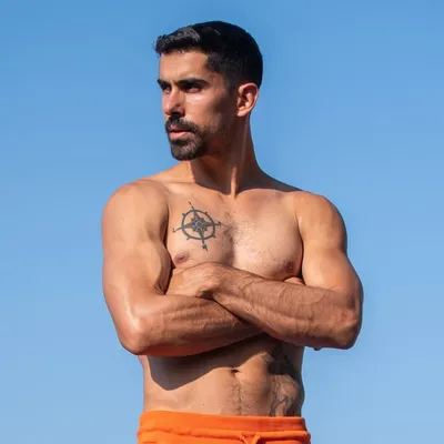Αχαρακτηριστος profile