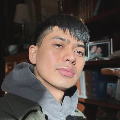 Roger Paras-Ward profile
