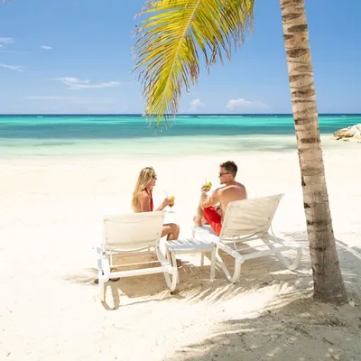 Hannah & Adam ✈Travel Experts profile