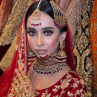 MAKEUP ARTIST profile