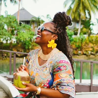 Glo Atanmo • Business Coach for Creators profile