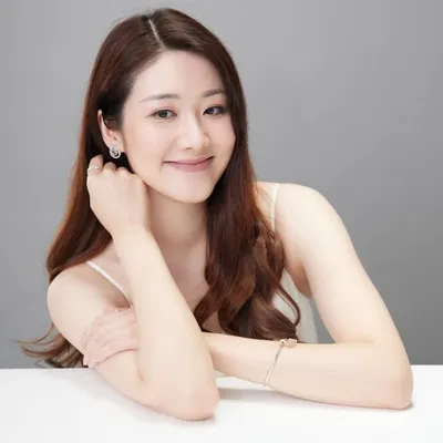 鄧佩儀 Gloria Tang profile