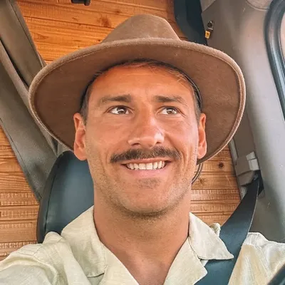 Rilind Sela ๐๐ฝโโ๏ธ Vanlife Surf Travel profile