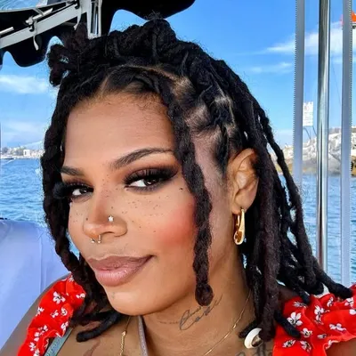MAKEUP ARTIST profile
