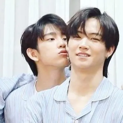 BNyoung🌴🍑__GOT7FOREVER💚 profile