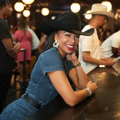 Courtney Brand Agbetola | Lifestyle Influencer profile