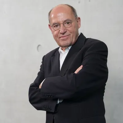 Gregor Gysi profile