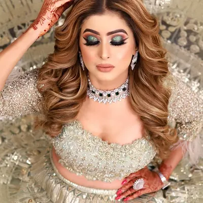 Gunnu Bajaj๐ || Makeup Artist ๐ profile