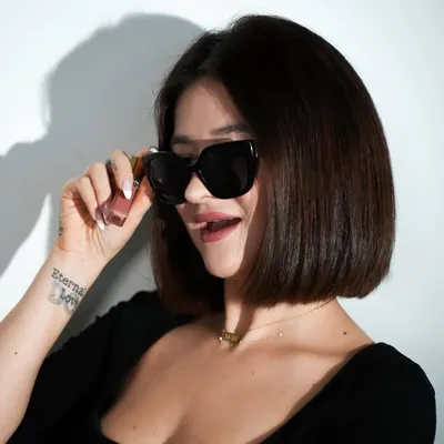 Hélène Clément | Hair & Makeup profile
