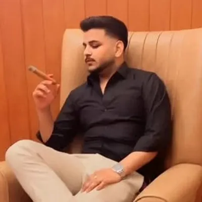 👑_am.hamza ( ایم حمزہ) profile