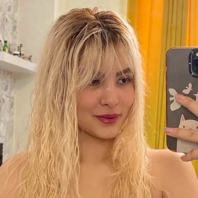 Hana Zafari profile