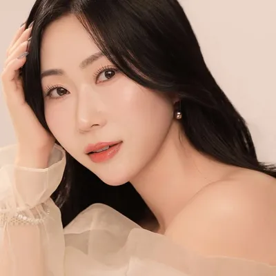 Hana Sim profile