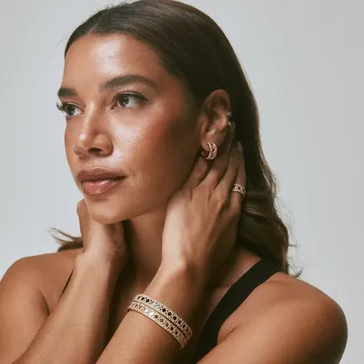 Hannah Fallis Bronfman profile